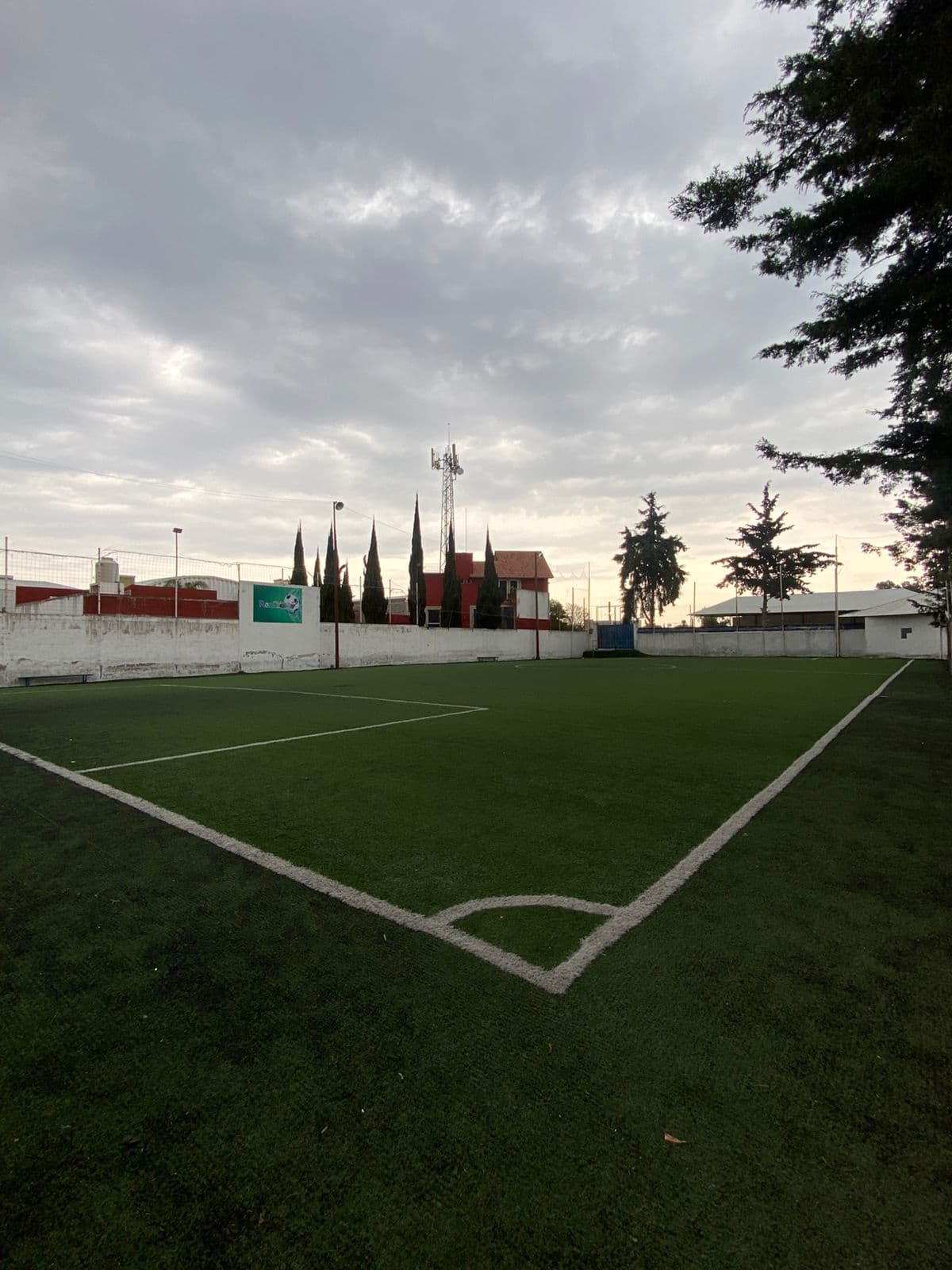 Partido de fútbol 7 en acción